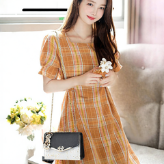 Chain-shaped small bag