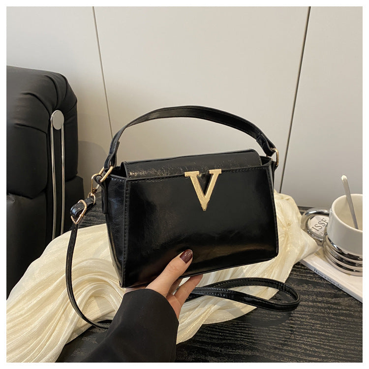 Outward appearance: Handheld single-shoulder crossbody handbag