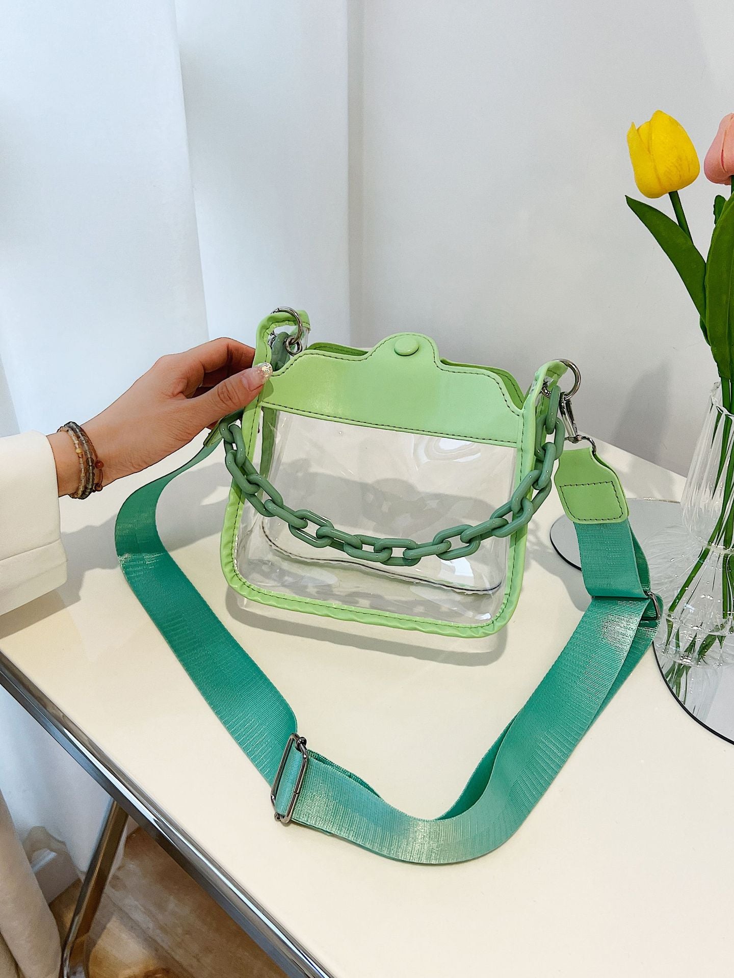 Single-shoulder chain hand-held crossbody bag
