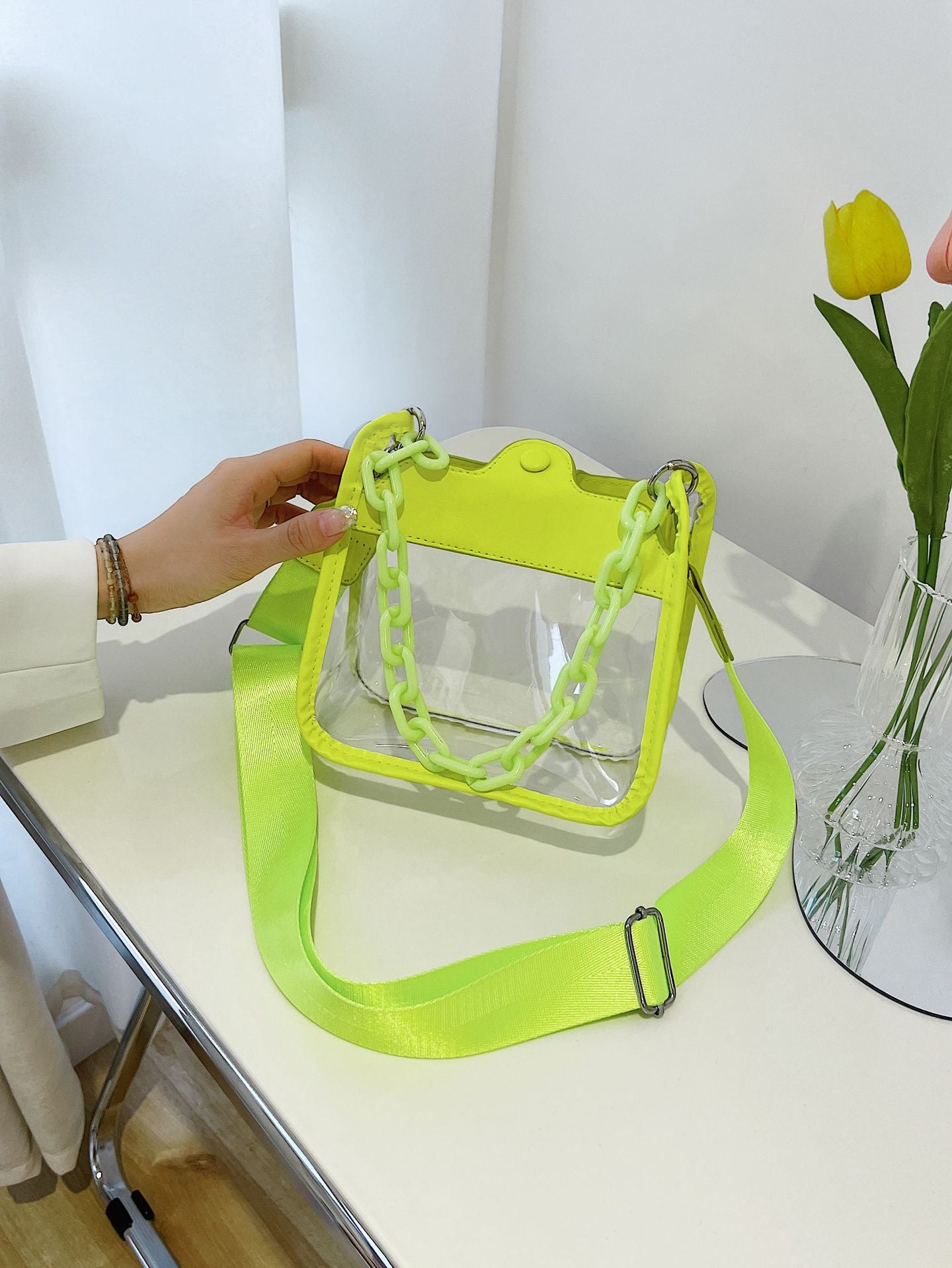 Single-shoulder chain hand-held crossbody bag