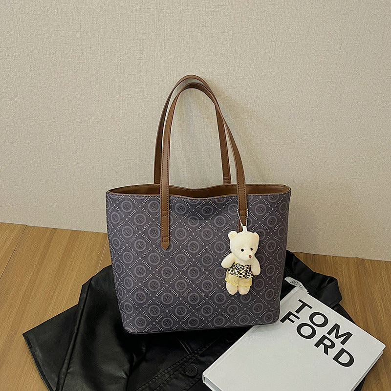 Large-capacity portable tote bag